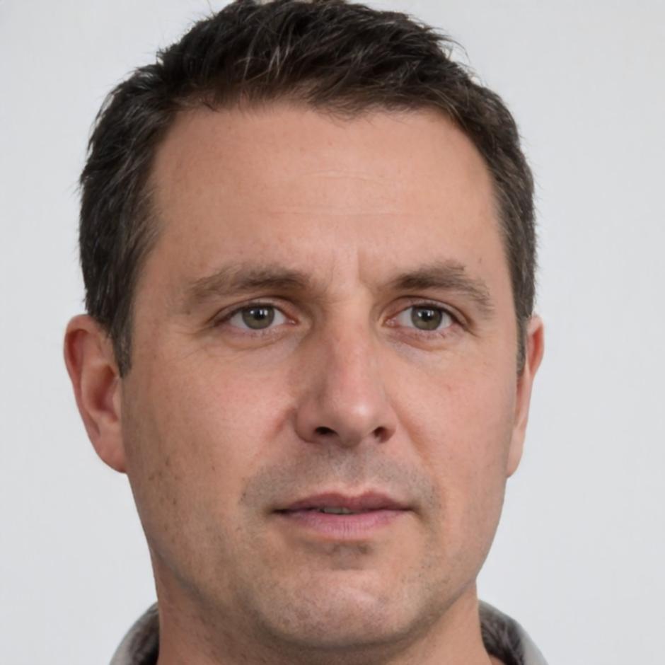 Instructor portrait of Callum Devereux